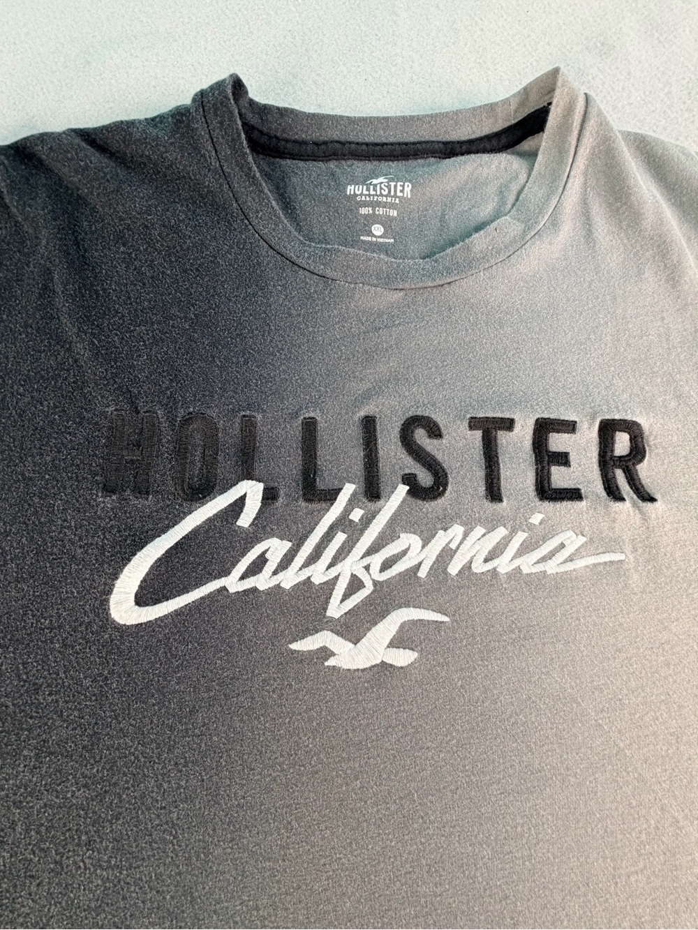 Hollister California Men’s 2XL XXLarge Gray Ombre Embroidered T-Shirt Surfer